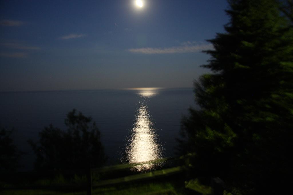 Cliff Dweller On Lake Superior Tofte Exterior foto