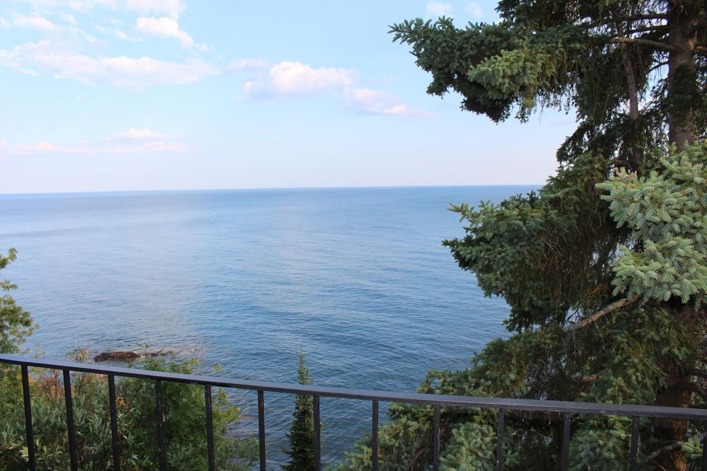 Cliff Dweller On Lake Superior Tofte Quarto foto